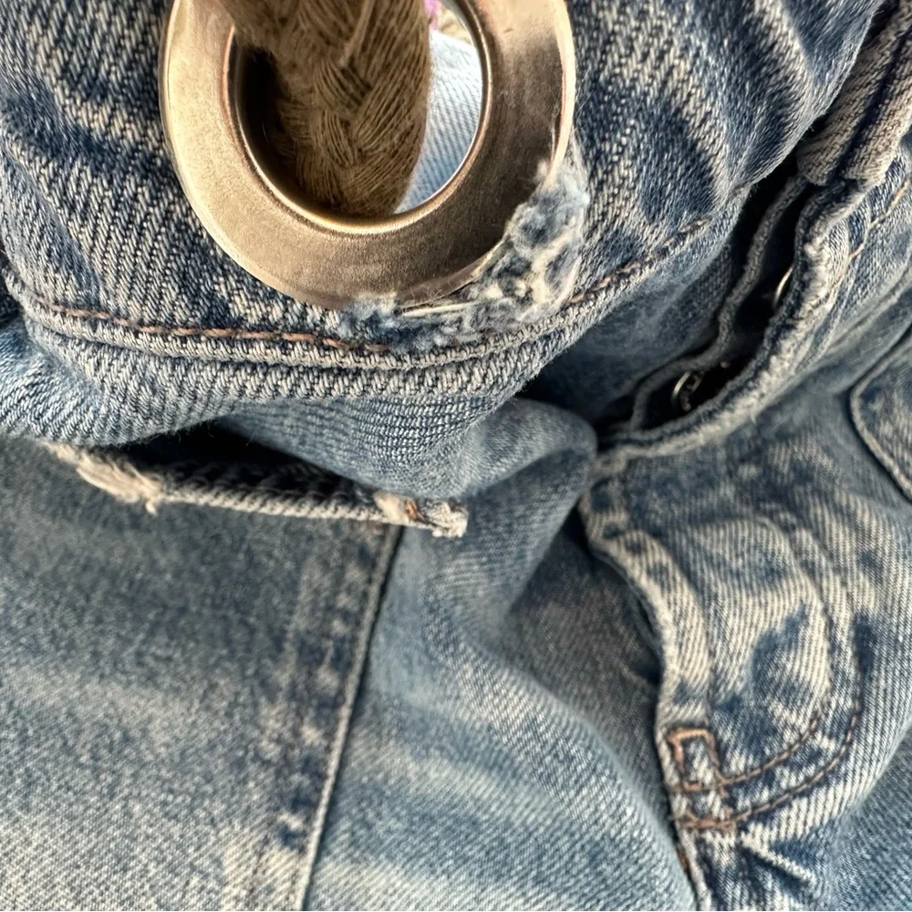 We The Free Moxie Barrel Jeans. Size: 25 - Picture 16 of 16